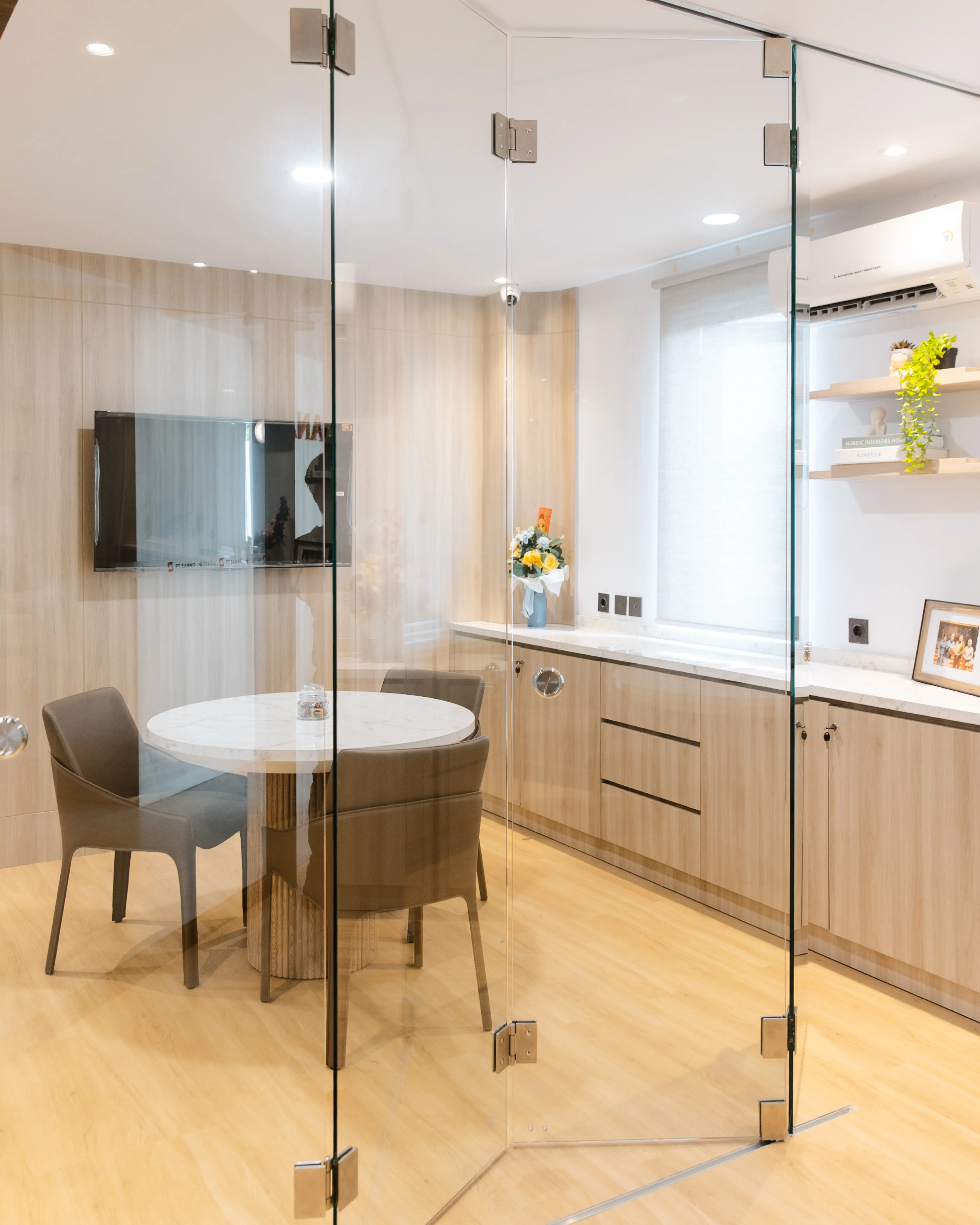 Tempered Glass Folding Partition
